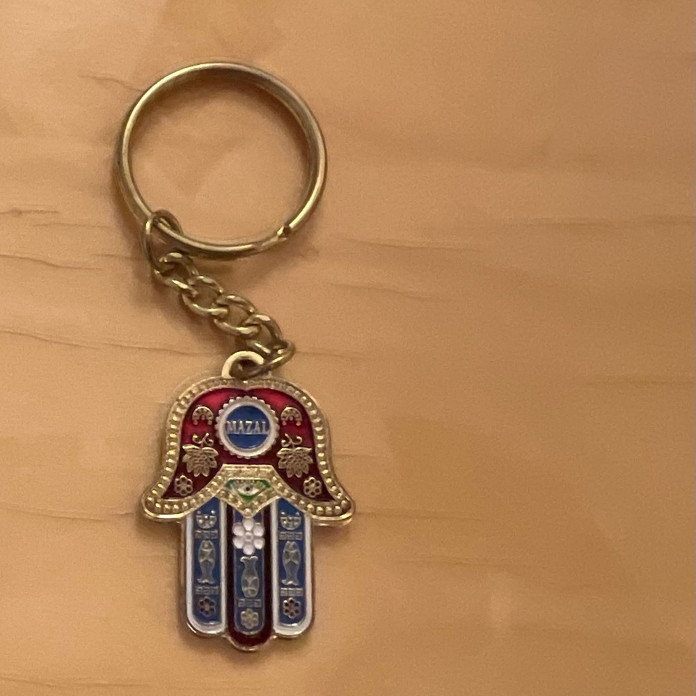 HAMSA Key Chain with“LUCK” in Hebrew in center